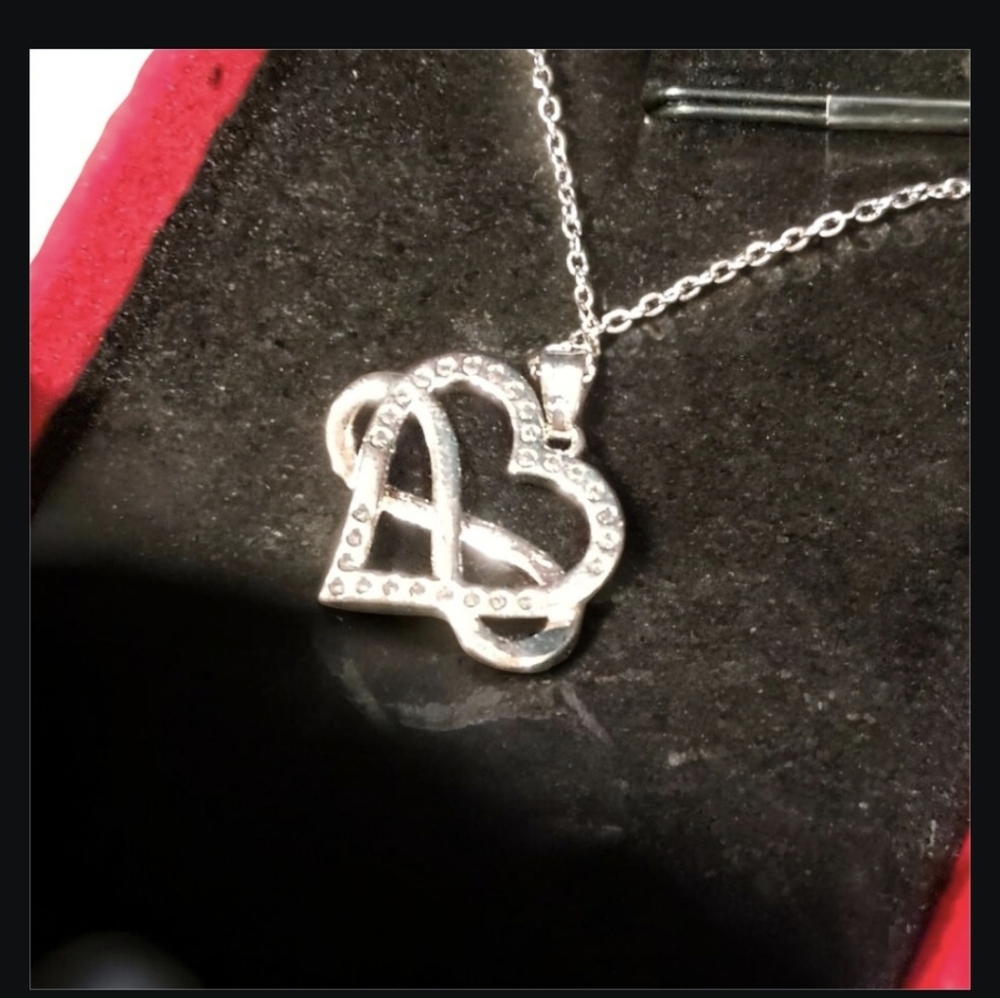 Heart Pendant Neckace NIB